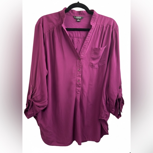 Tops - Intro Pullover tunic / Henley-style blouse.